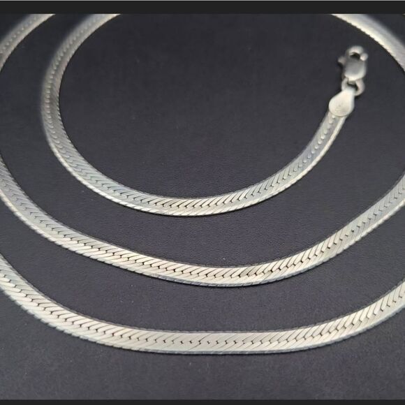 VINTAGE SIGNED ITALY STERLING SILVER 30" NECKLACE - Picture 3 of 4